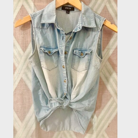 Denim Button Down Sleeveless Top w/ Chest Pocket Distressed/ White Wash Detail - Picture 3 of 7